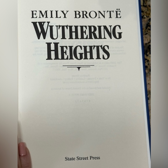Wuthering Heights by Emily Brontë Hardcover Version - Picture 5 of 6
